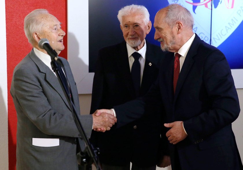 Macierewicz przeprosił powstańców