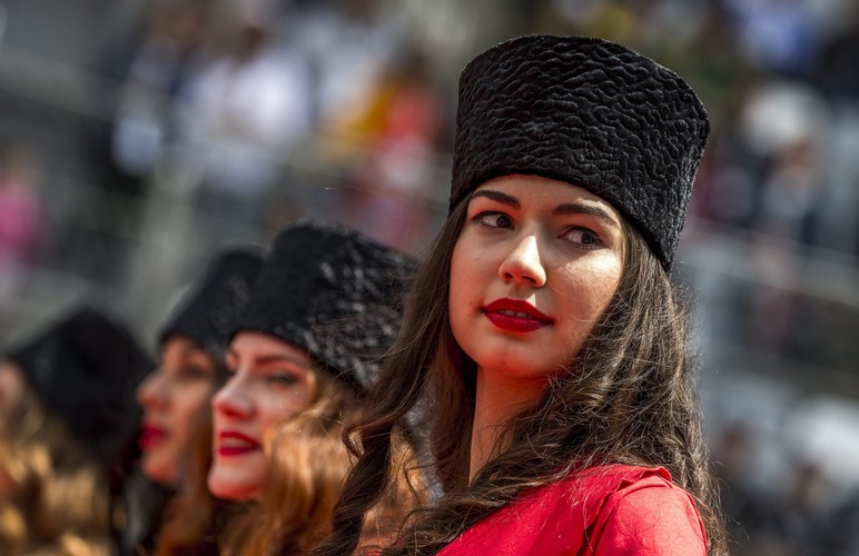 Piękne Rosjanki i Putin dodatkową 'atrakcją' Grand Prix Formuły 1 w Soczi.