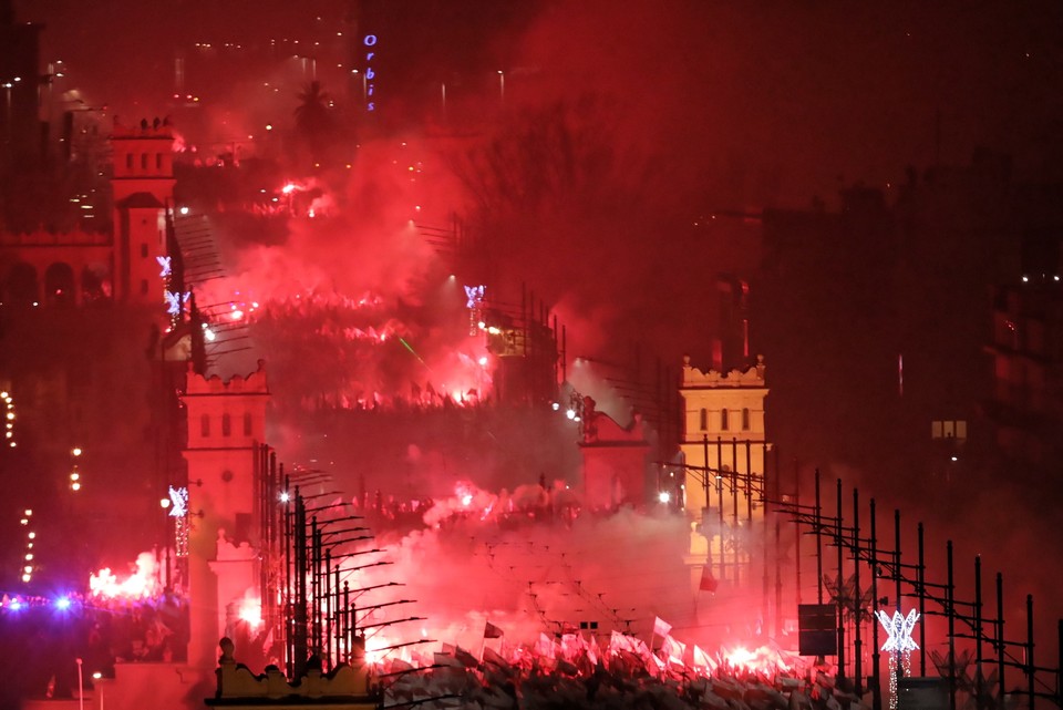 Marsz Niepodległości na ulicach Warszawy. Nawet 200 tys. uczestników