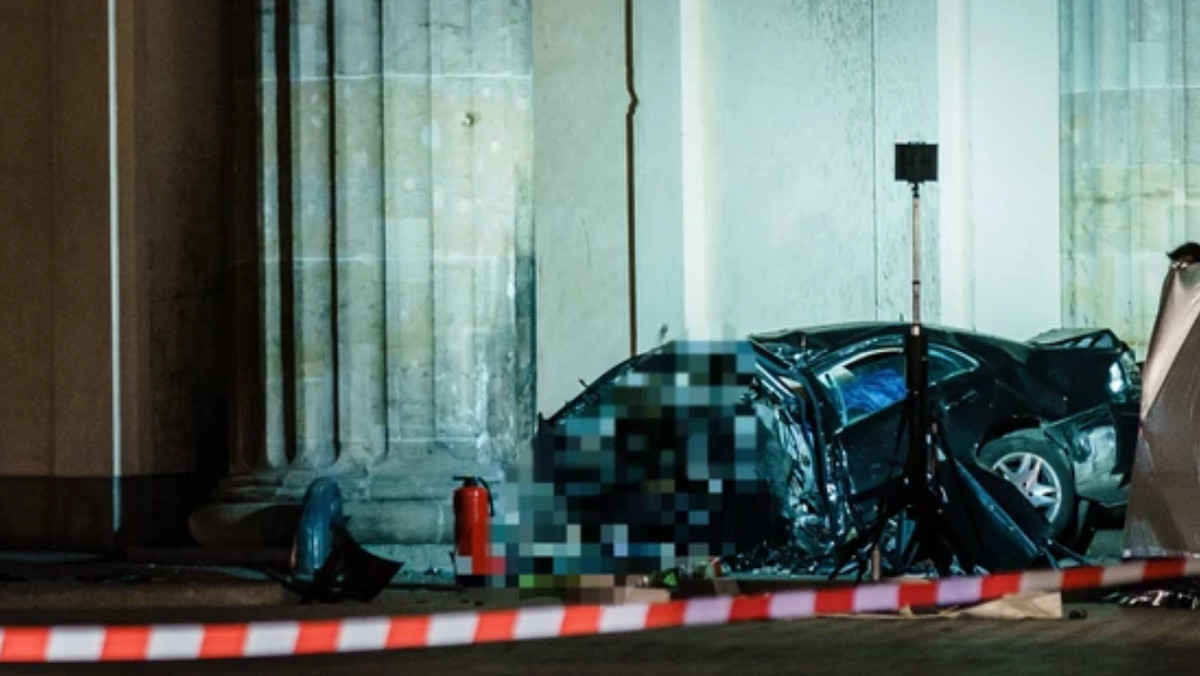 Samochód uderzył w Bramę Brandenburską. Nowe fakty