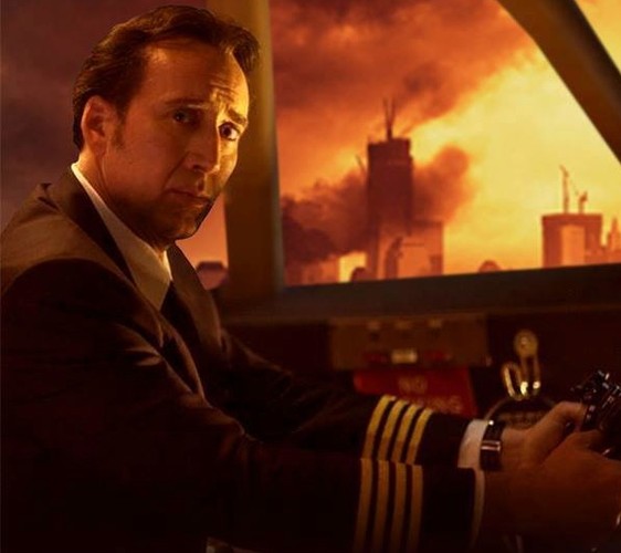 Nicolas Cage pilotuje samolot i ratuje ludzi
