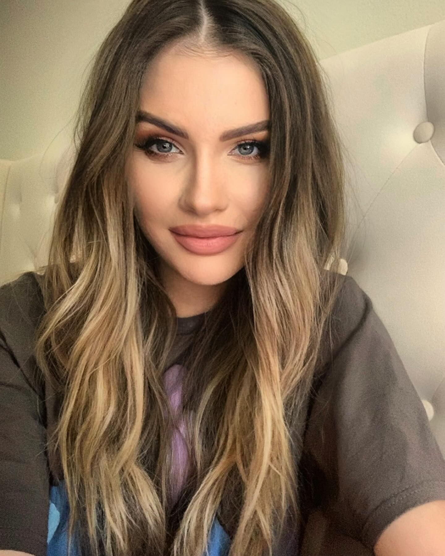 Finalistka súťaže Miss Slovensko 2015, modelka a influencerka Broňa Gregušová.