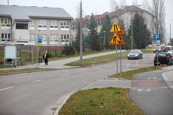 Po naszej interwencji, drogowcy przestawili nieprawidłowo ustawione znaki na ul. Iwaszkiewicza