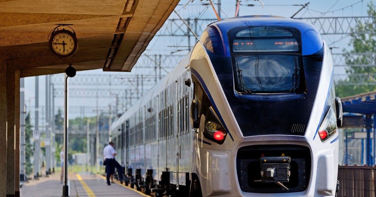 Koniec z zaniedbaną trasą nad morze. Kolej chce tam wyprzedzić samochody