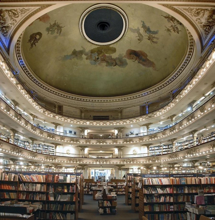 El Ateneo Bookshop in Gran Splendid theater in Buenos Aires fot. PAP/DPA 