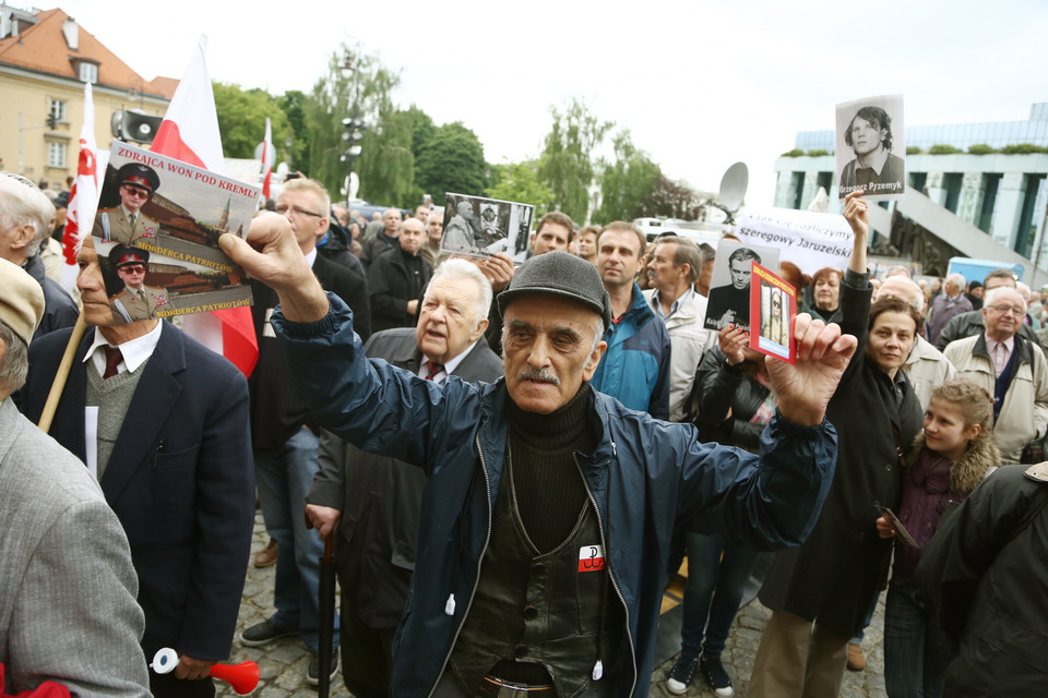 WARSZAWA POGRZEB GENERAŁA JARUZELSKIEGO PROTESTY (protesty podczas pogrzebu gen. Wojciecha Jaruzelskiego)