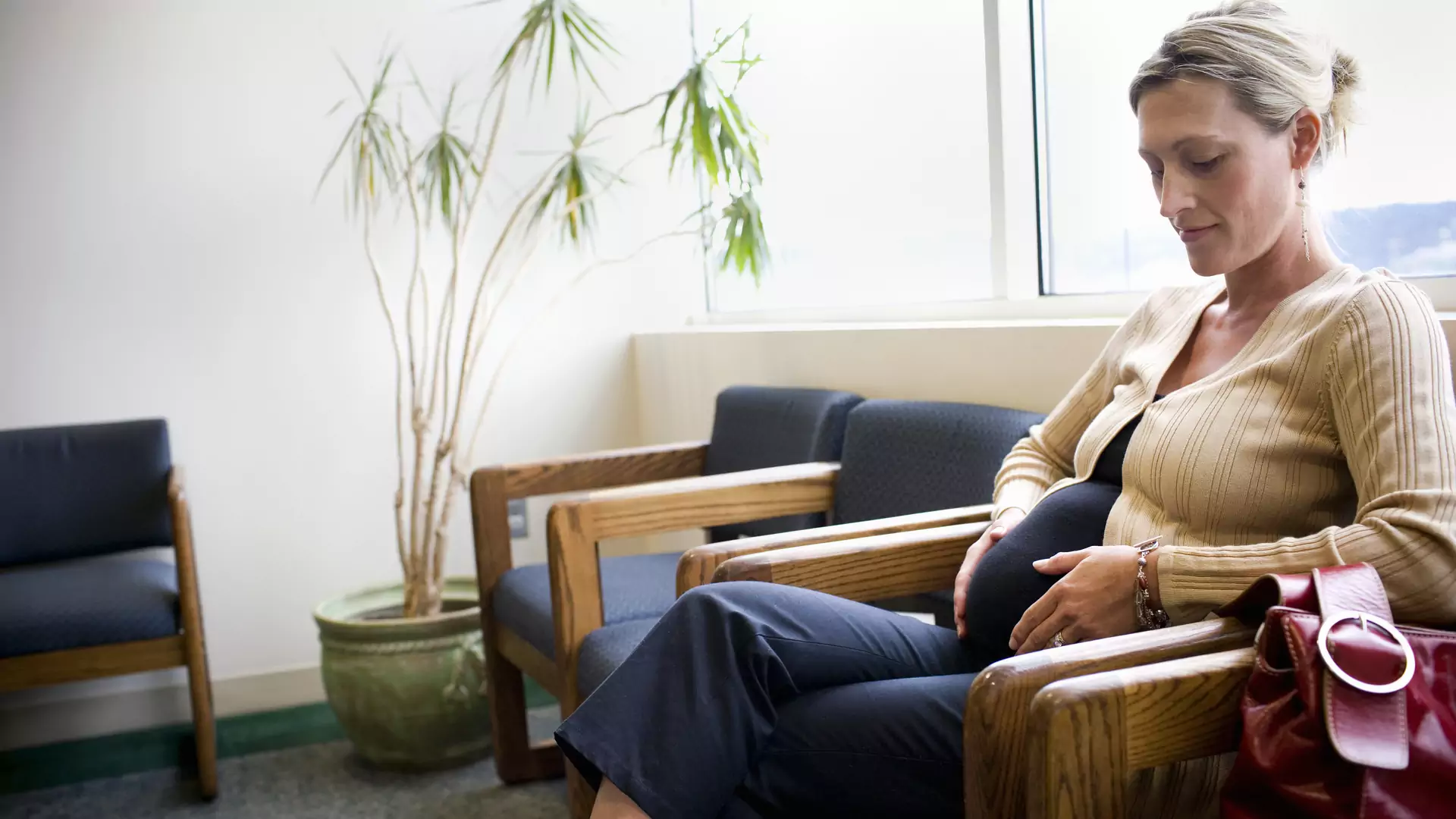 Zwolnienie lekarskie w ciąży 2014: mama pod szczególną ochroną