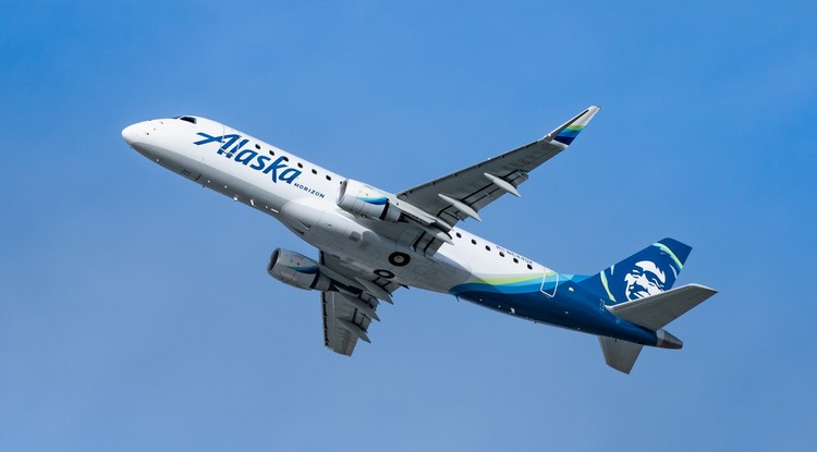 Az Alaska Airlines egyik gépe felszáll Los Angelesből