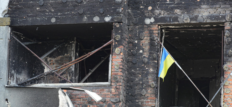 CNN: Rosjanie ostrzelali domy w Irpieniu fleszetkami. "Są wszędzie"