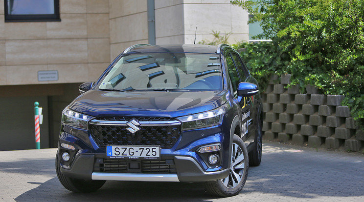 A modellek versenyében az Év Magyar Autója 2023 díjas esztergomi Suzuki S-Cross vezet - 1101 db eladott autóval / Fotó: Séra Tamás