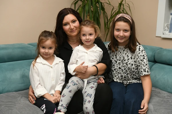 Ivana je rodila bliznakinje, dobila SEPSU, PA RAK: "Dani prolaze, ja SVE GORE, a onda sam posle 4. hemioterapije DOŽIVELA ŠOK i samo pitala KAKO?"