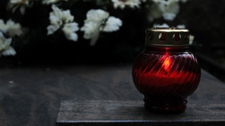 Nawet fuszerka nie poruszy zmarłego. Sąd rozstrzygnął spór o nagrobek