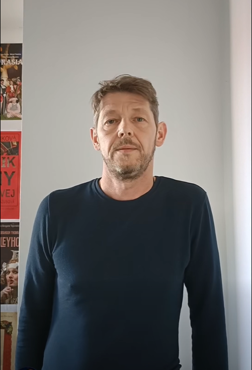 Herec Ondřej Daniš.