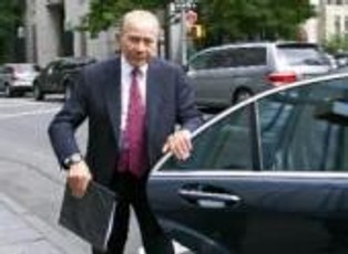 Greenberg powraca i podkupuje ludzi z AIG