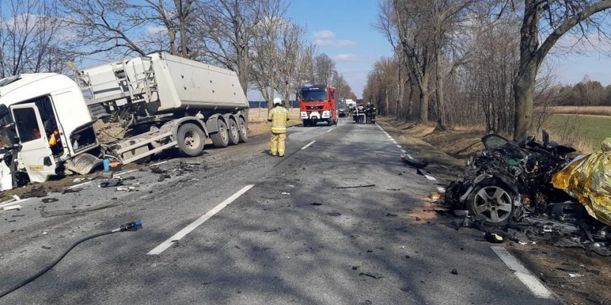 Do wypadku doszło na prostym odcinku drogi. 