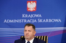 Pracownicy KAS z zamrożonymi nagrodami? OPZZ interweniuje