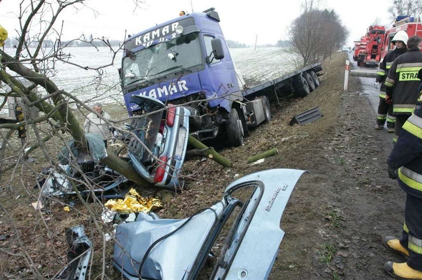 Zmiażdżył ich tir