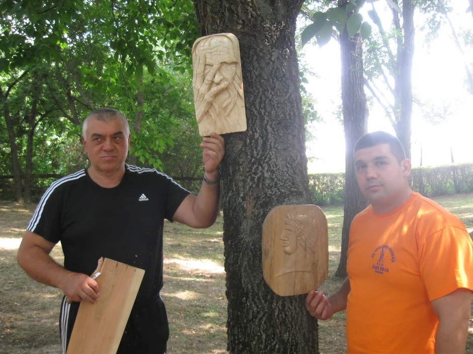 
Na koloniji su zajedno učestvovali osuđenici i akademski slikari