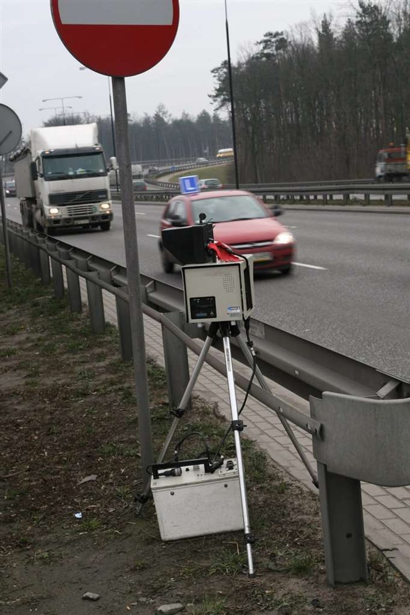 Wszystko o kontroli radarowej. Wyjaśniamy, dlaczego coraz łatwiej stracić prawo jazdy