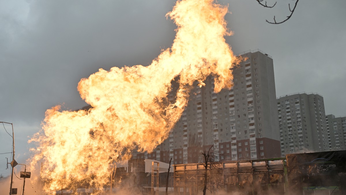 Zmasowany atak na Ukrainę. Ekspert: Rosja nazywa taką fazę "wojną totalną" 