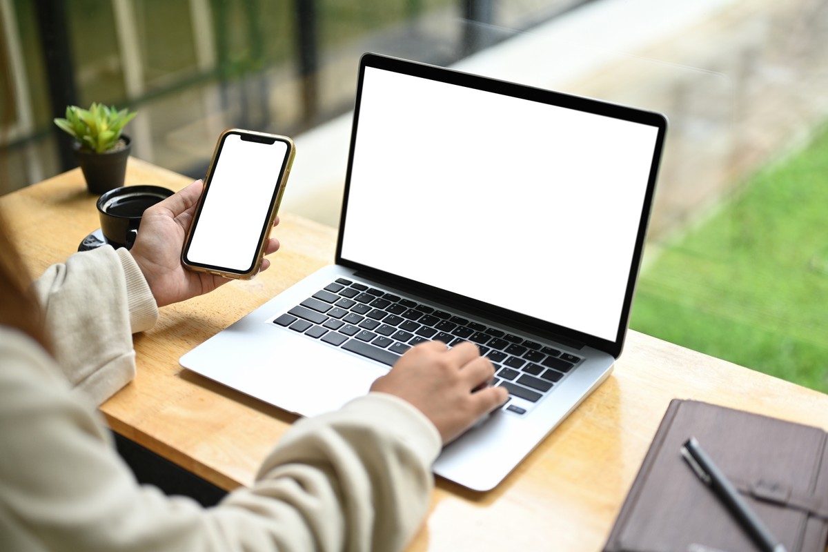 smartfon, laptop