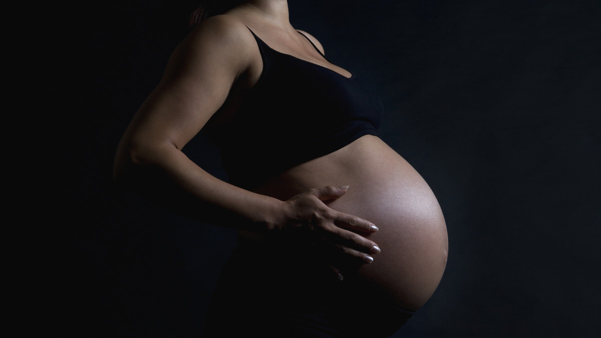 Poród po terminie: co robić, kiedy wywołać i jak wygląda indukcja porodu?