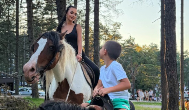Anita Stanojlović sa sinom