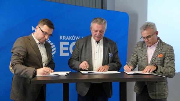 – Podpisaliśmy umowę organizacyjną, czyli stadion im. Henryka Reymana na prawie miesiąc zostanie udostępniony spółce i tam odbędzie się ceremonia otwarcia i ceremonia zamknięcia igrzysk – mówi dyrektor Zarządu Infrastruktury Sportowej w Krakowie Krzysztof Kowal