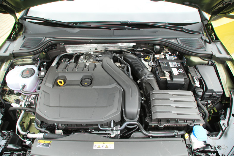 Volkswagen Golf VIII 1.5 eTSI DSG