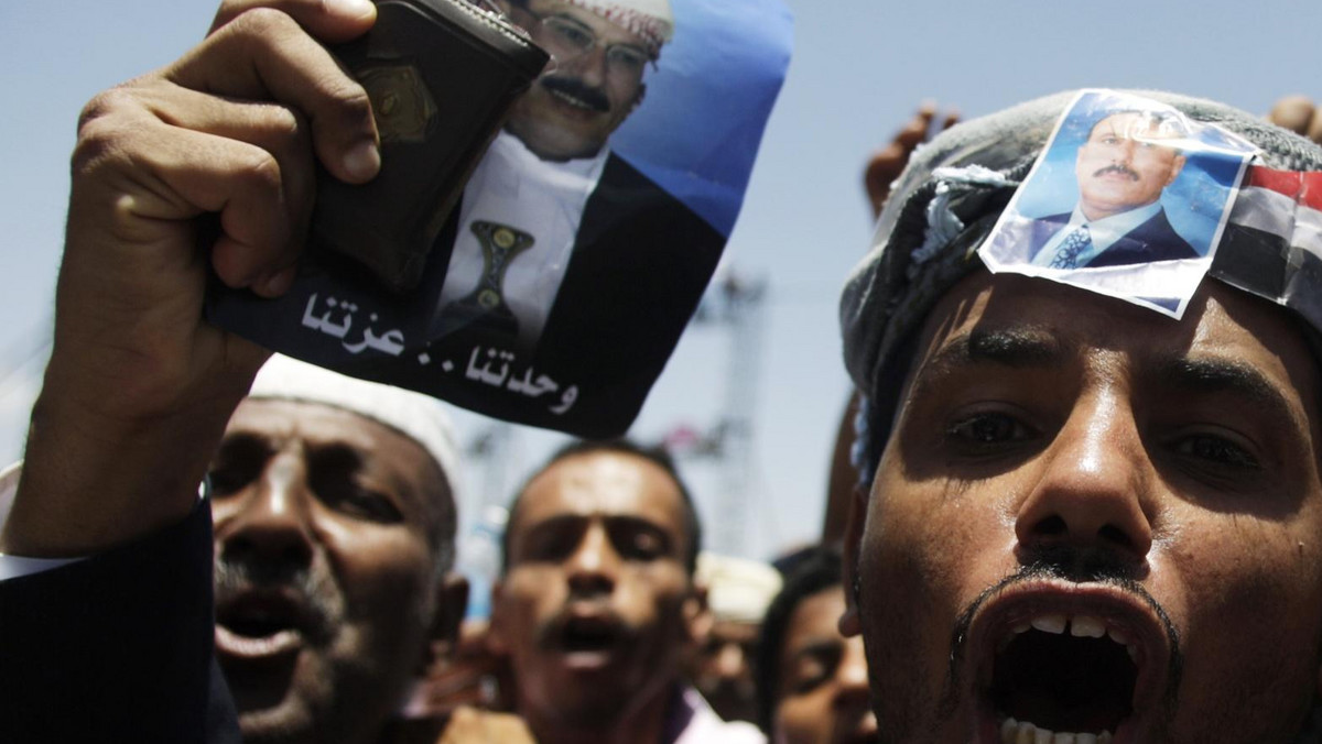 Setki tysięcy zwolenników i przeciwników rządzącego od 32 lat Jemenem prezydenta Alego Abd Allaha Salaha zorganizowali wiece w całym kraju. W stołecznej Sanie uczestnicy antyprezydenckiego protestu nazwali demonstrację "piątkiem ostatniej szansy".