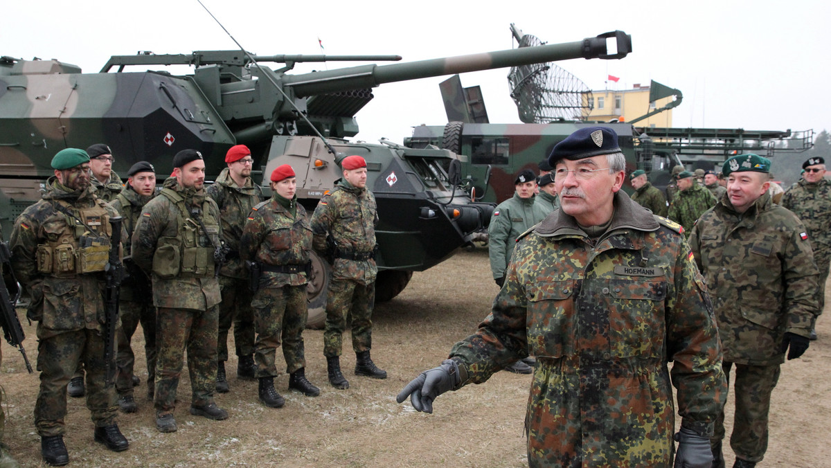 350 żołnierzy wojsk pancernych z Polski i Niemiec bierze udział w ćwiczeniach wsparcia bojowego na poligonie w Orzyszu. Dzisiaj ćwiczenia obserwował dowódca stacjonującego w Szczecinie Wielonarodowego Korpusu Północno-Wschodniego generał broni Manfred Hoffman.