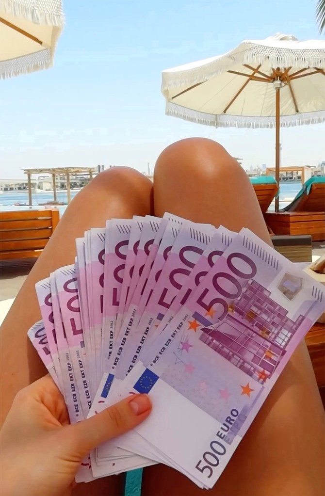 Maloletnice mame u Dubai slikama luksuza