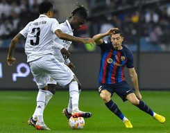 Lewandowski z asystą, golem i Superpucharem. Barcelona nie dała szans Realowi