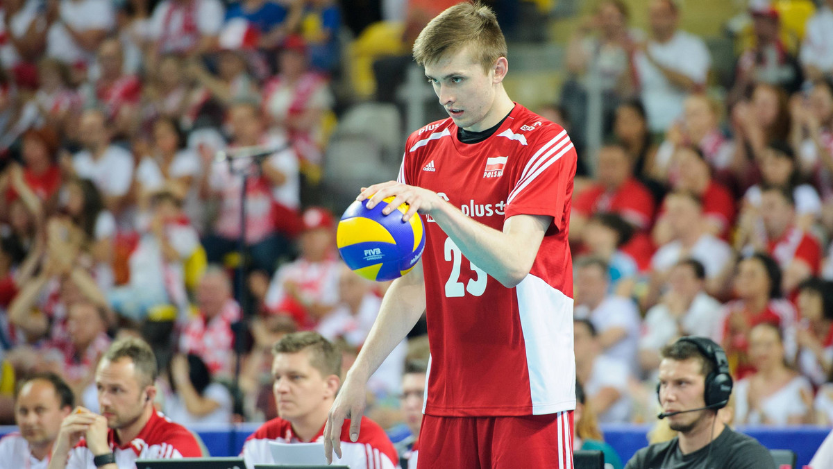 - Mam nadzieję, że na mistrzostwach Europy zdobędziemy taki medal, który będzie bardziej szczęśliwy niż ten z Japonii - przyznał środkowy reprezentacji Polski Mateusz Bieniek. W Spale Biało-Czerwoni szlifują formę przed wylotem do Bułgarii, gdzie będą walczyć o tytuł najlepszej ekipy Starego Kontynentu (9-18 października).