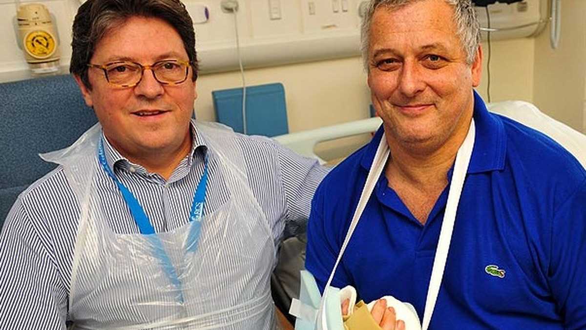 51-letni Mark Cahill stał się pierwszą osobą w Wielkiej Brytanii, która przeszła pełny przeszczep ręki. Dawca znalazł się w święta, 26 grudnia. Lekarze uważają, że mężczyzna odzyska pełną sprawność.