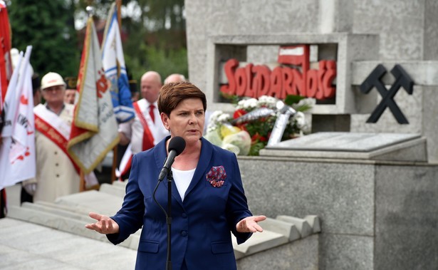 Premier Szydło oczekuje rozmowy z szefową brytyjskiego rządu. "Zapewnić bezpieczeństwo Polakom"