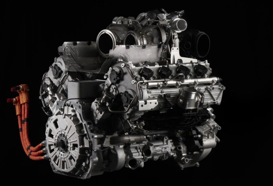 El V8 biturbo de 4.0 litros que impulsa al Temerario es completamente nuevo. La empresa seguirá produciendo motores de combustión interna durante el mayor tiempo posible.