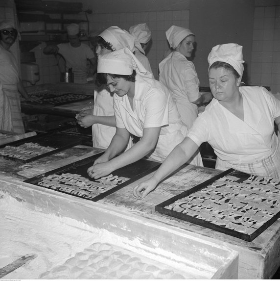 Przygotowania do tłustego czwartku w warszawskiej Cukierni Blikle (1969-78)