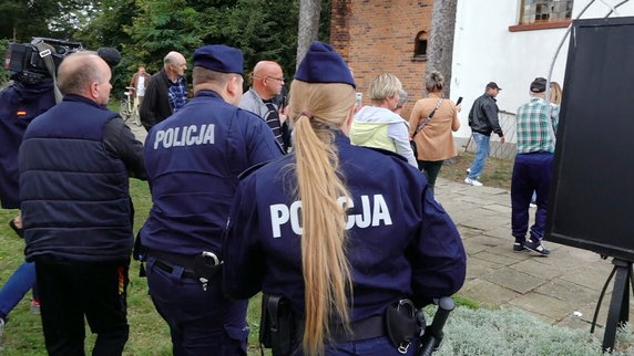 Awantura pod kościołem w Mielęcinie. Interweniowała policja