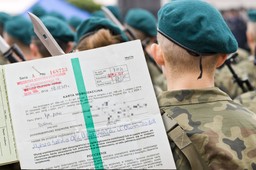 polacy donoszą o listach poleconych z wojska. listonosze roznoszą karty mobilizacyjne. kogo wzywa armia?