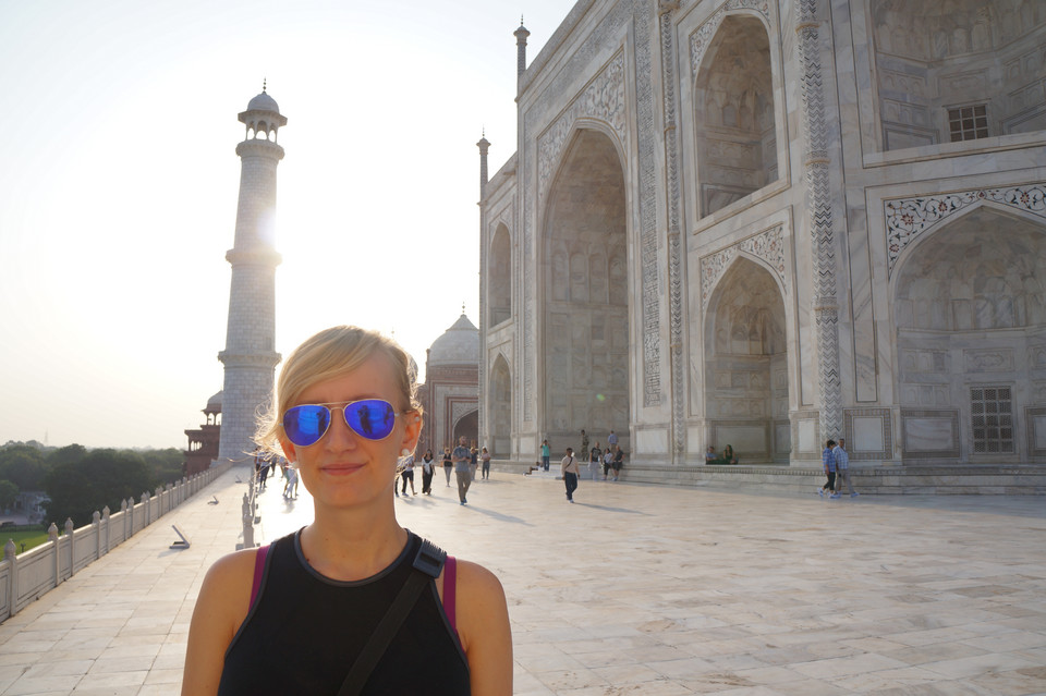 Natalia Tyczyńska na tyłach Taj Mahal