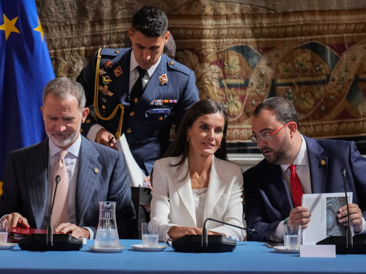 Królowa Letycja i król Filip VI na spotkaniu z członkami Rady Powierniczej Fundacji Księżnej Asturii w Madrycie
