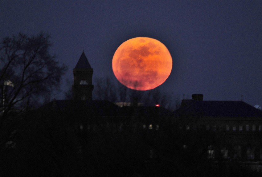 Pun Mesec iznad vašingtona (SAD)