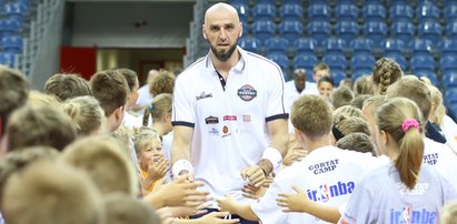 Marcin Gortat szkoli młodzież w Kraków Arenie