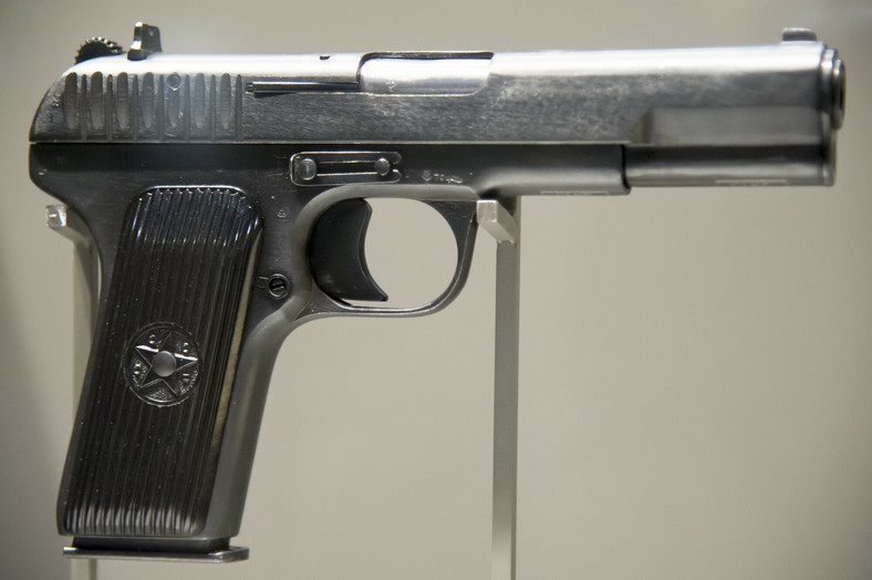 Radziecki pistolet TT, tzw. "tetetka", którym posługiwali się polscy milicjanci w latach 50. (Zdjęcie ilustracyjne)