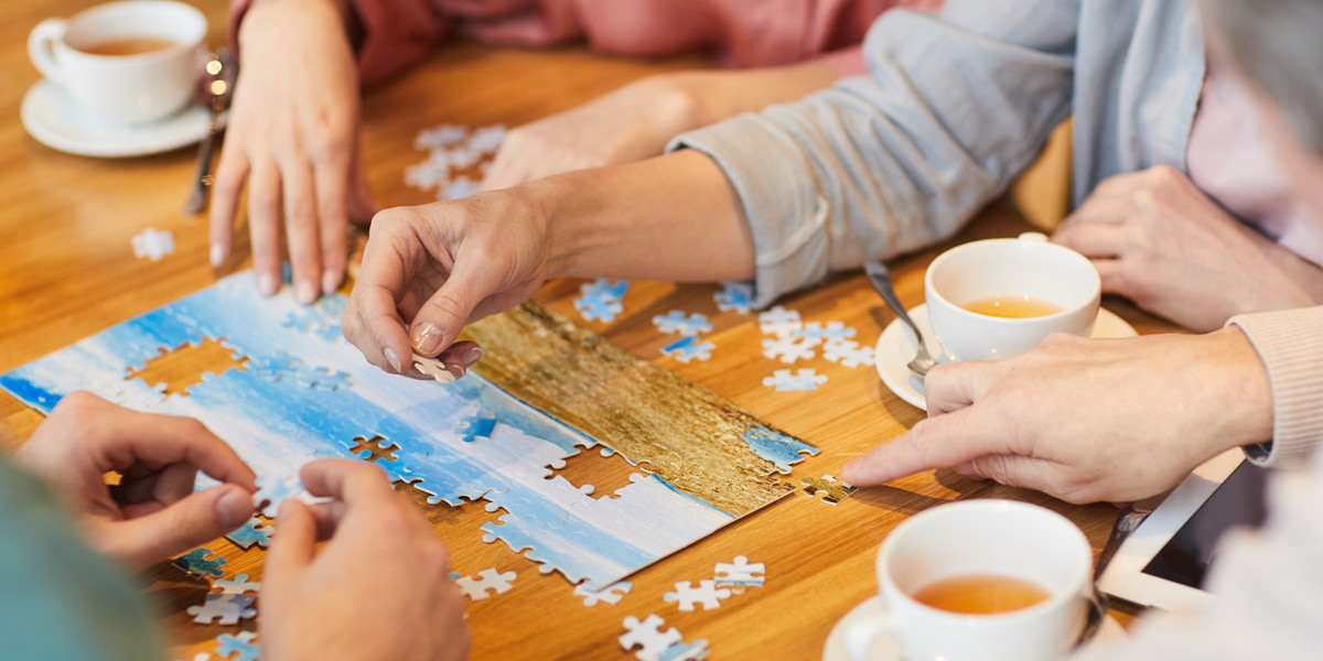 Puzzle mogą być świetną rodzinną rozrywką