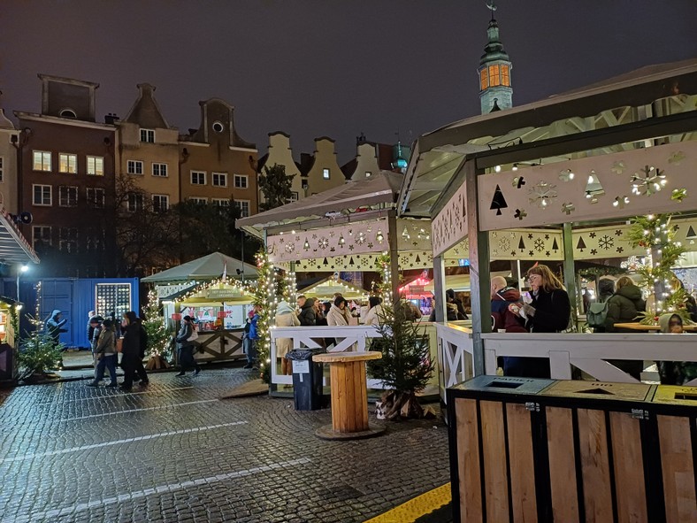 Niewątpliwie na plus wypadła duża liczba altanek i stanowisk ze stołami do jedzenia