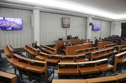 Spór o preambułę do ustawy ratyfikacyjnej. "Polityczna hucpa"