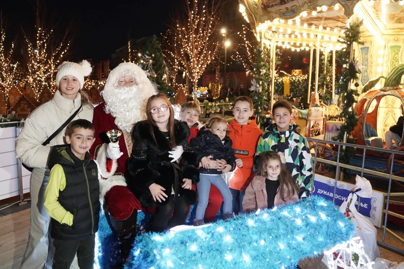 Zimska bajka - radost druženja i za decu i za Deda Mraza