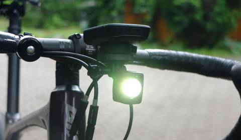 Dzięki tym lampkom rowerzyści mogą być widoczni nawet z 2 kilometrów!